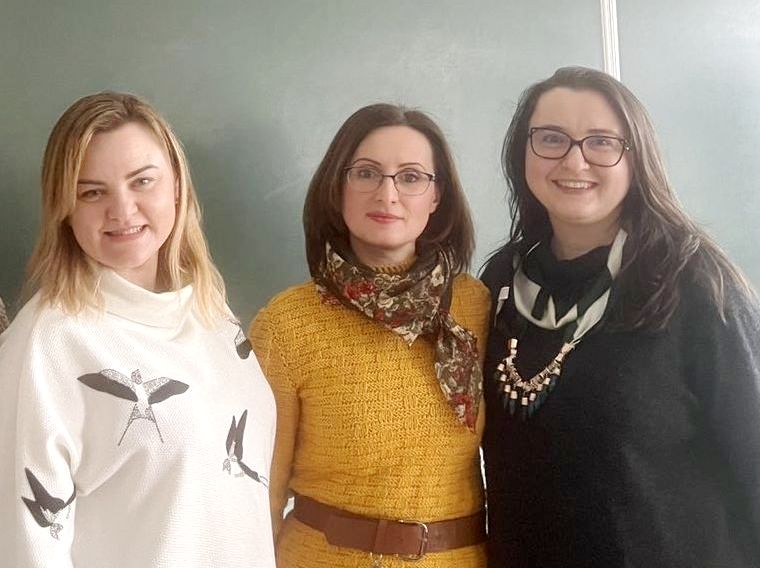 Одна лекція - три доцентки